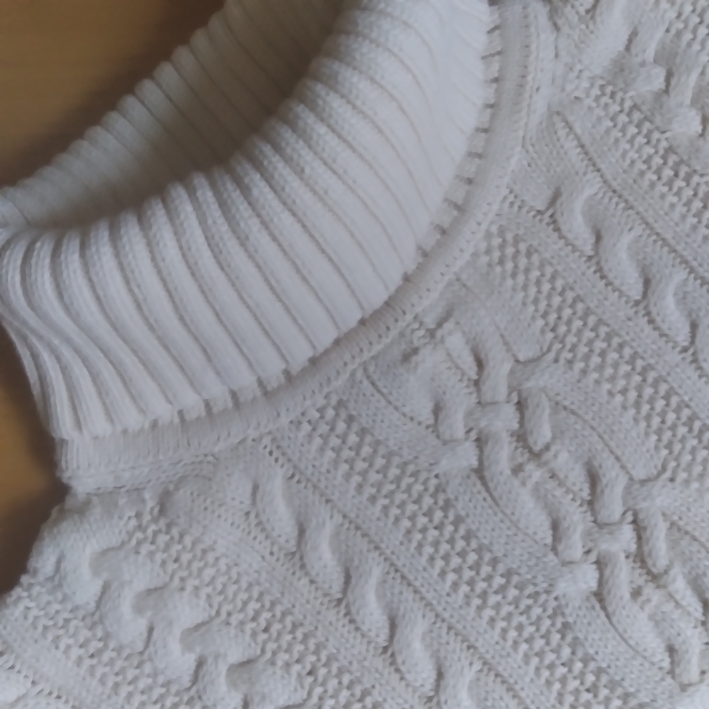 Cream Fisherman Cable Knit‎  Fall Winter Soft Chunky Turtleneck Sweater Medium